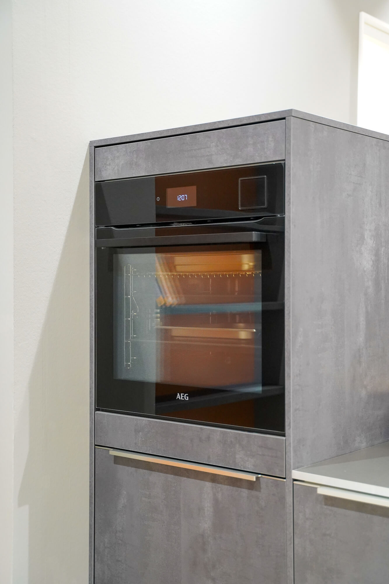 AEG Backofen schwarz modern Häcker Küchenblock