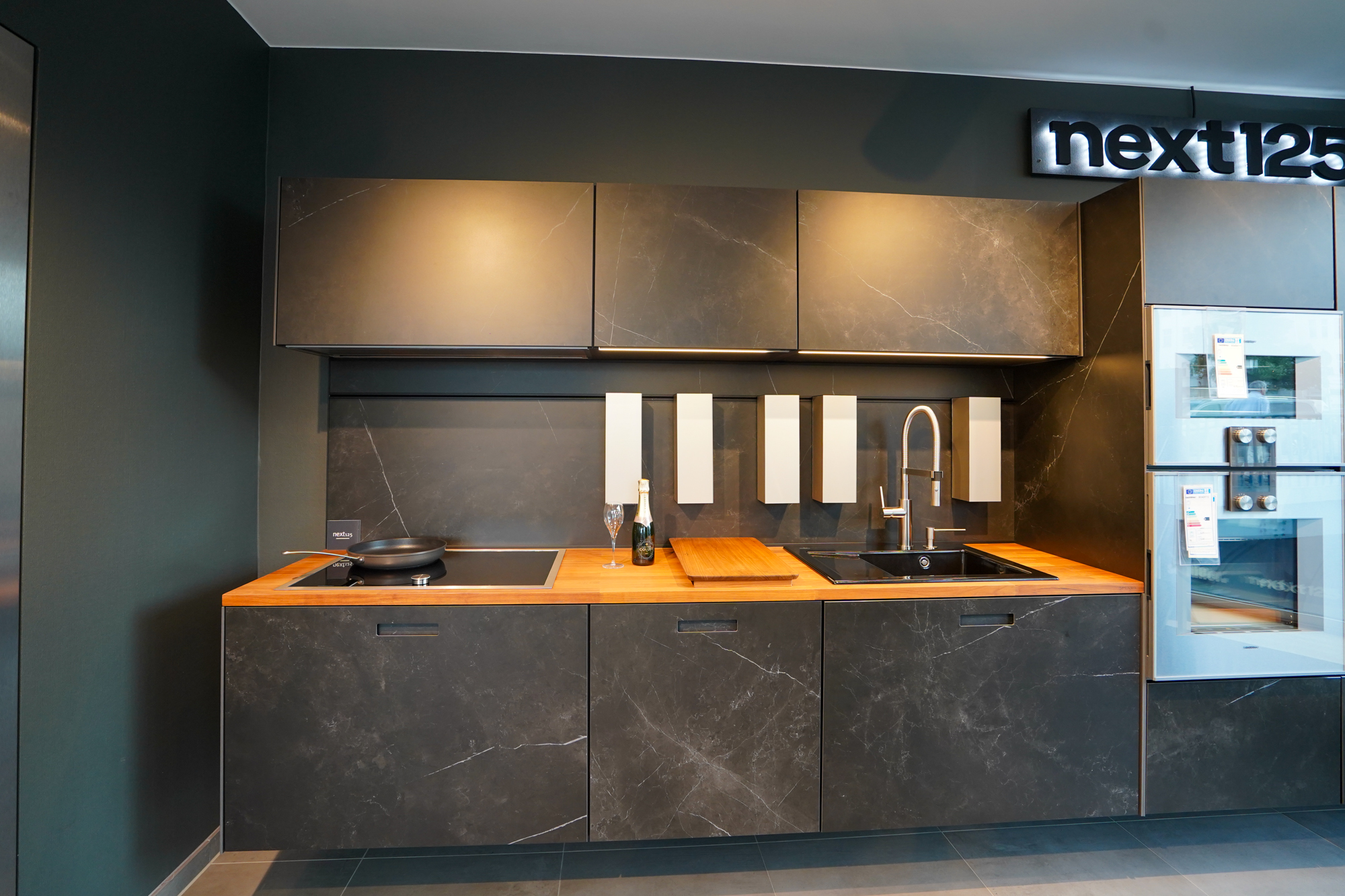 Next125 Design Küchenzeile Marmor Nero Nachbildung – Bild 2