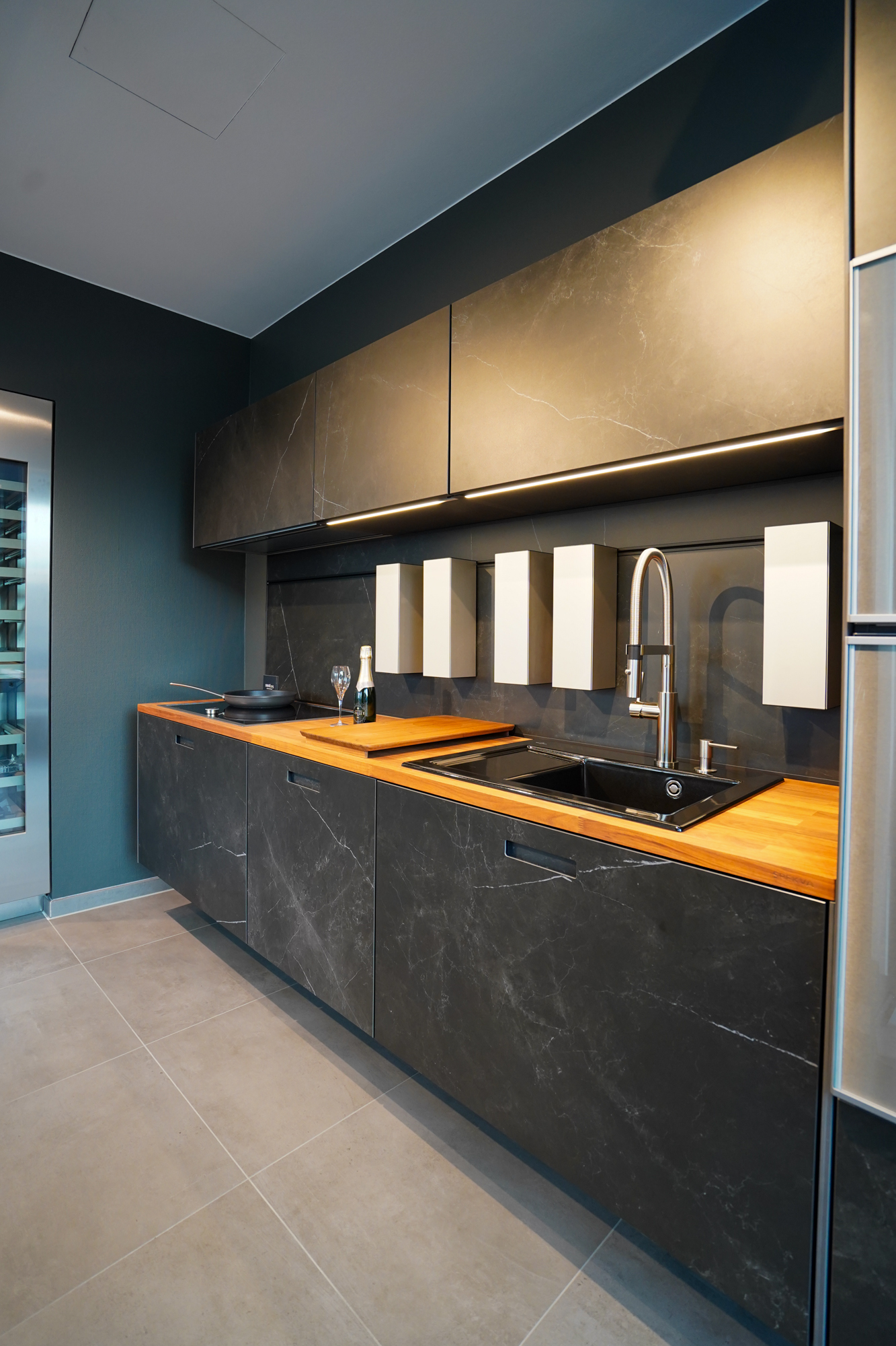 Next125 Design Küchenzeile Marmor Nero Nachbildung – Bild 3