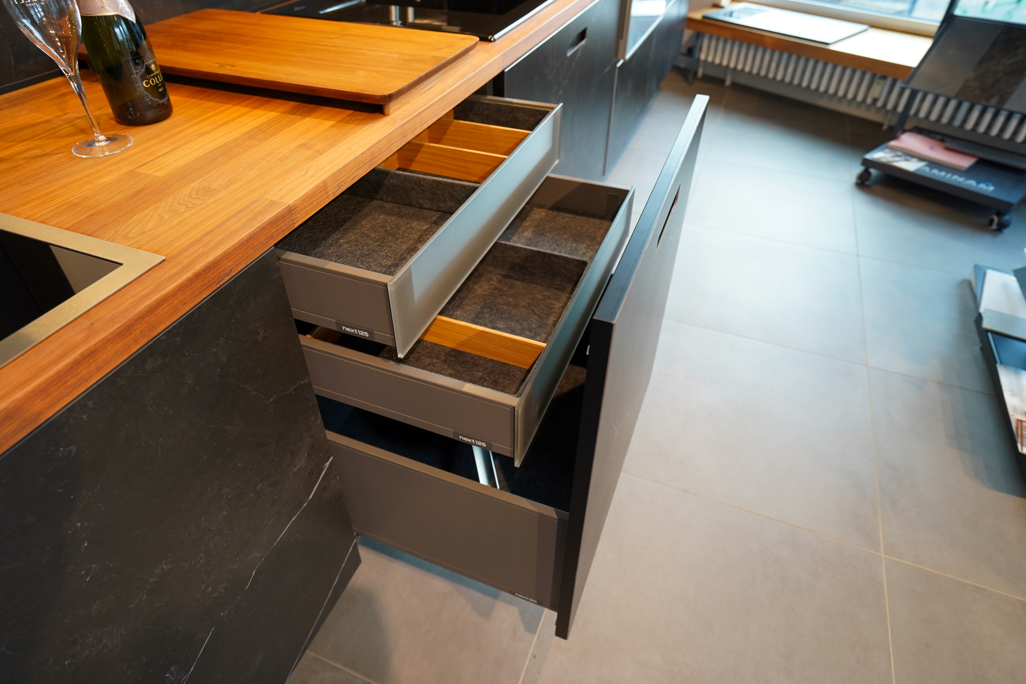 Next125 Design Küchenzeile Marmor Nero Nachbildung – Bild 5