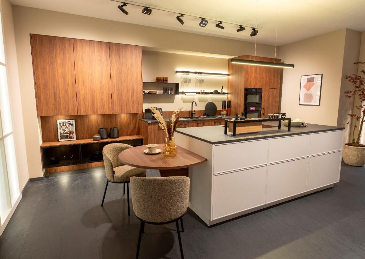 Ballerina Design Inselküche mit Ansetztisch