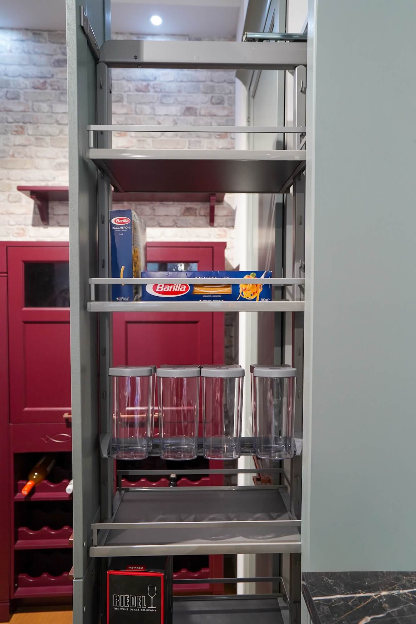 Häcker Bristol Landhausküche Grün Apothekerschrank