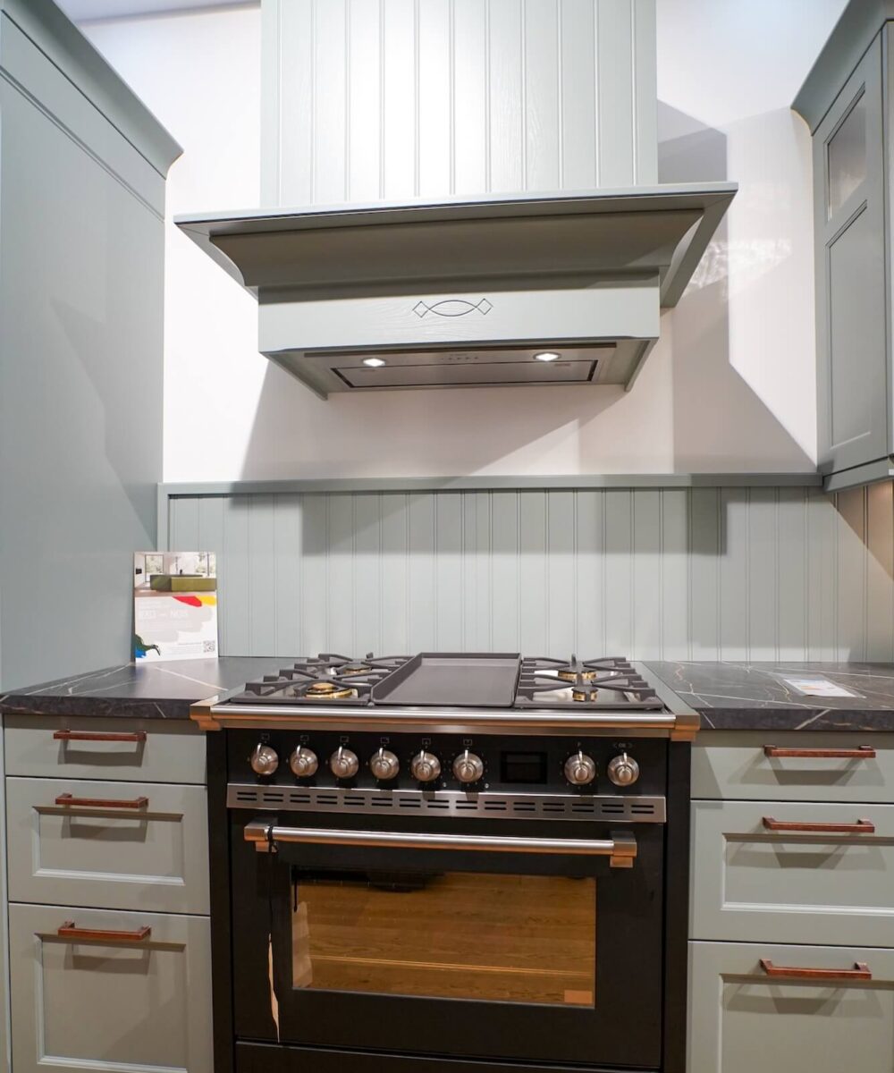 Häcker Bristol Landhausküche Grün mit Herd