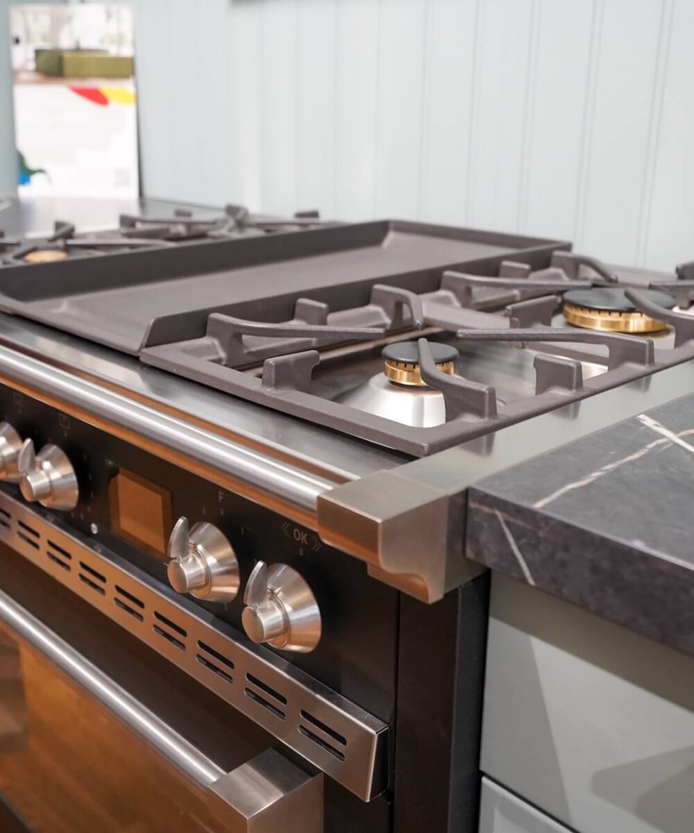 Häcker Bristol Landhausküche Grün mit Herd und Gaskochfeld