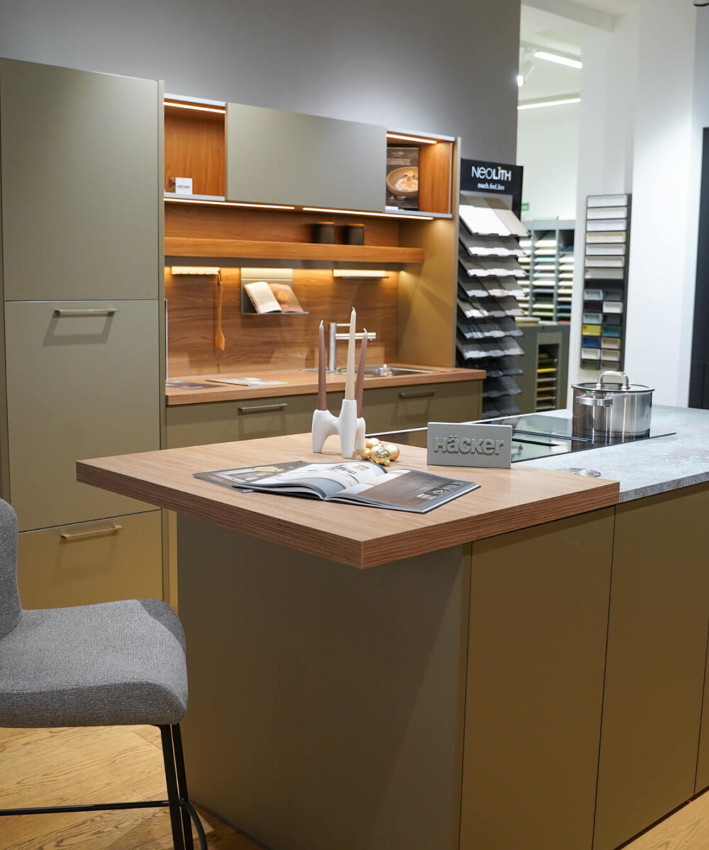 Häcker Design-Küche „Vegas“ – Metallic mit Berbel Downline