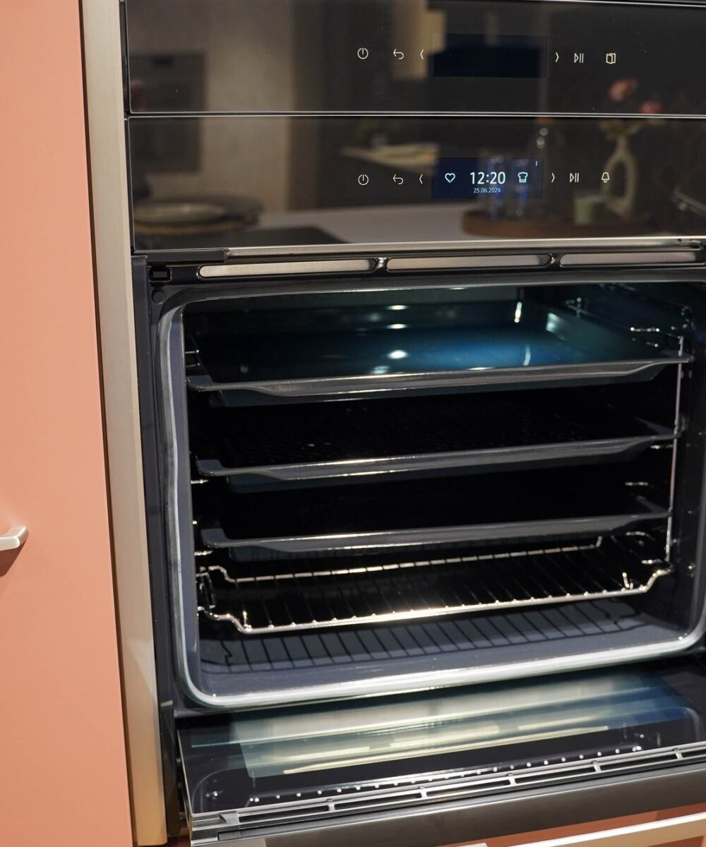 Häcker Top Soft Satin Moderne L-Küche Backofen nah