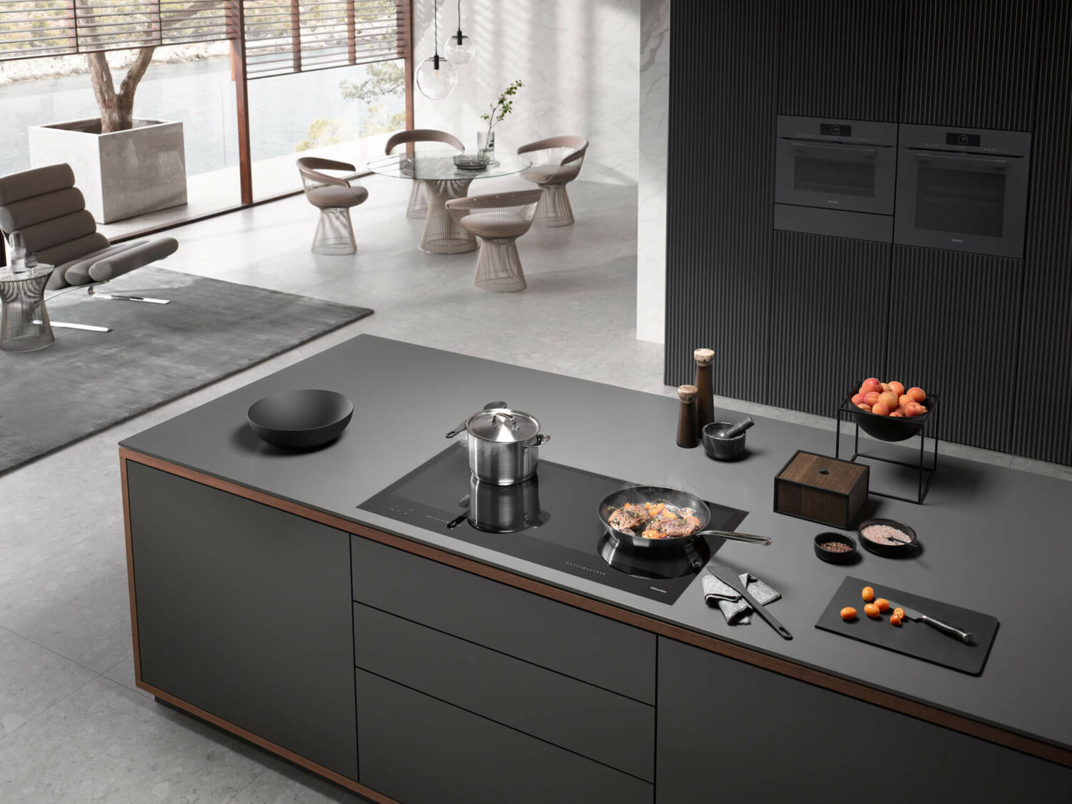Miele Induktionskochfeld Designküche schwarz lack