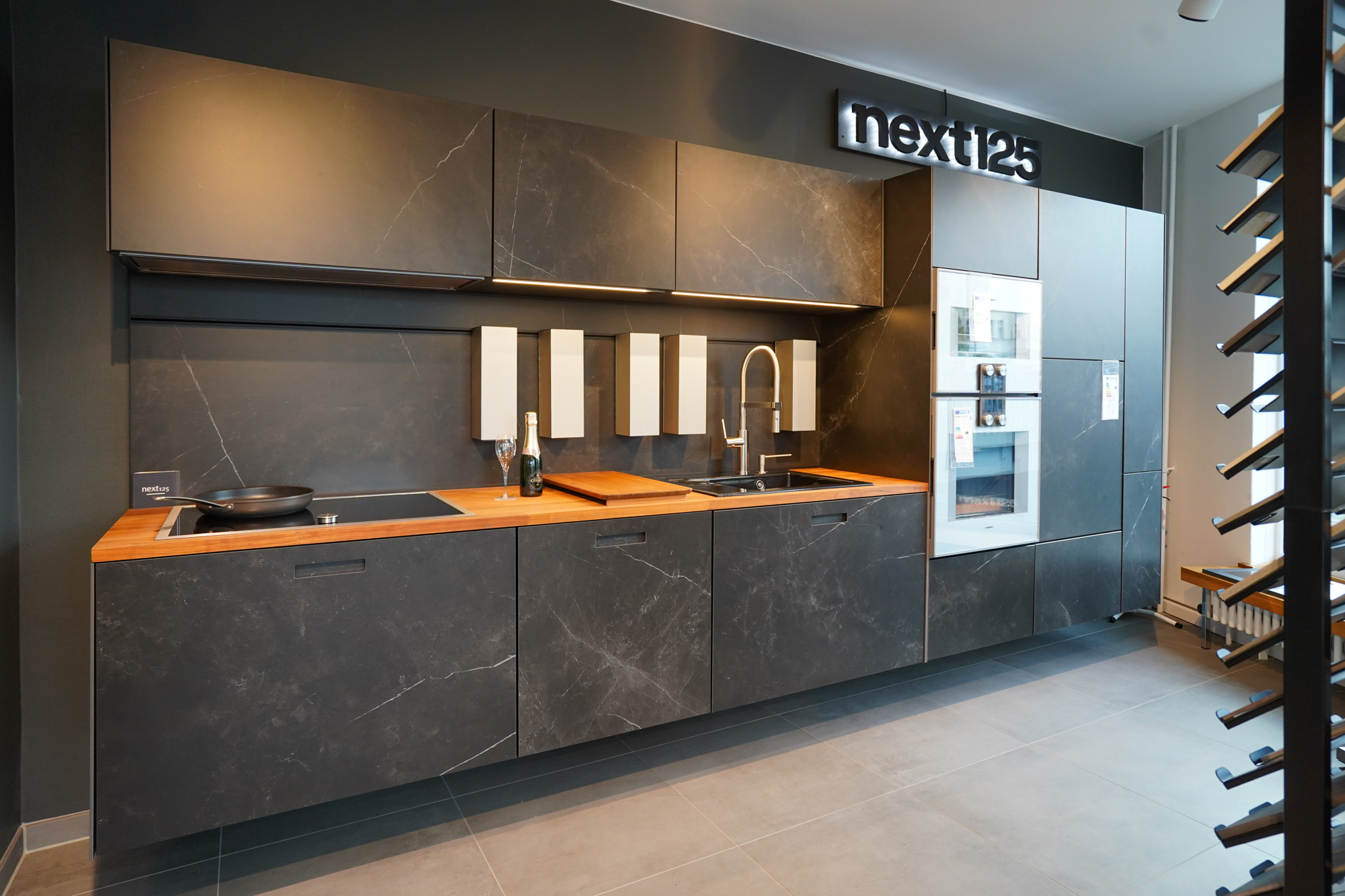 Next125 Design Küchenzeile Marmor Nero Nachbildung