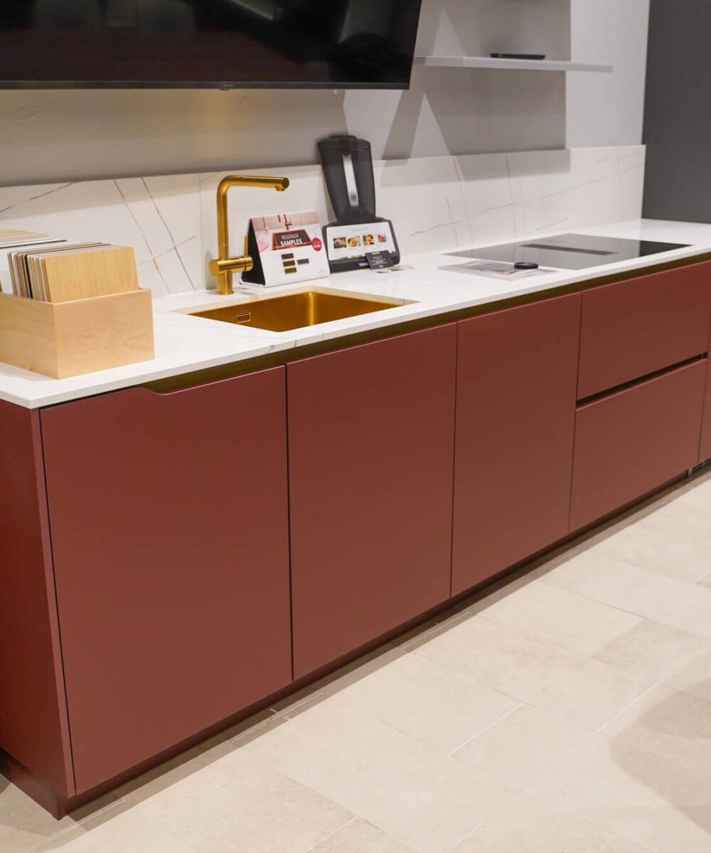 Nobilia Design-Küche „Easytouch“ – Graphitschwarz mit Quarzstein