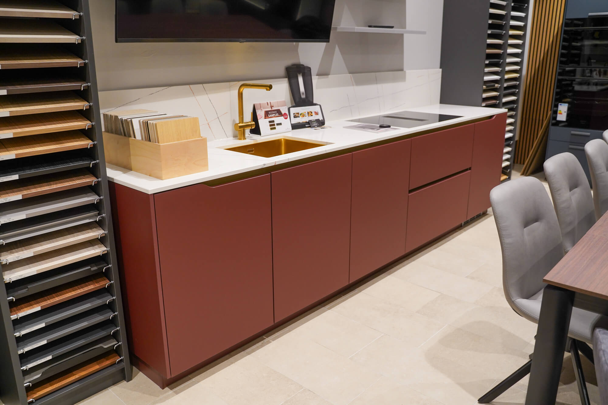 Nobilia Design-Küche „Easytouch“ – Graphitschwarz mit Quarzstein