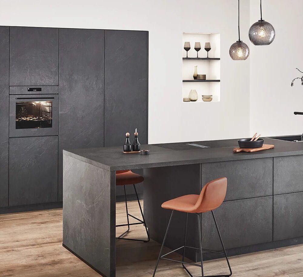 Nobilia Design Küche mit Theke grauschiefer
