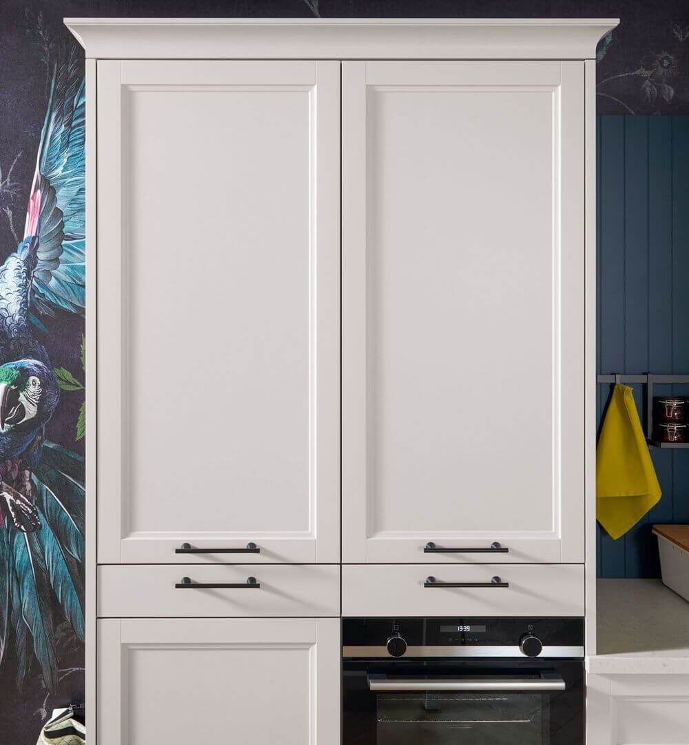 Schüller Klassische Landhausküche Weiß Hochschrank
