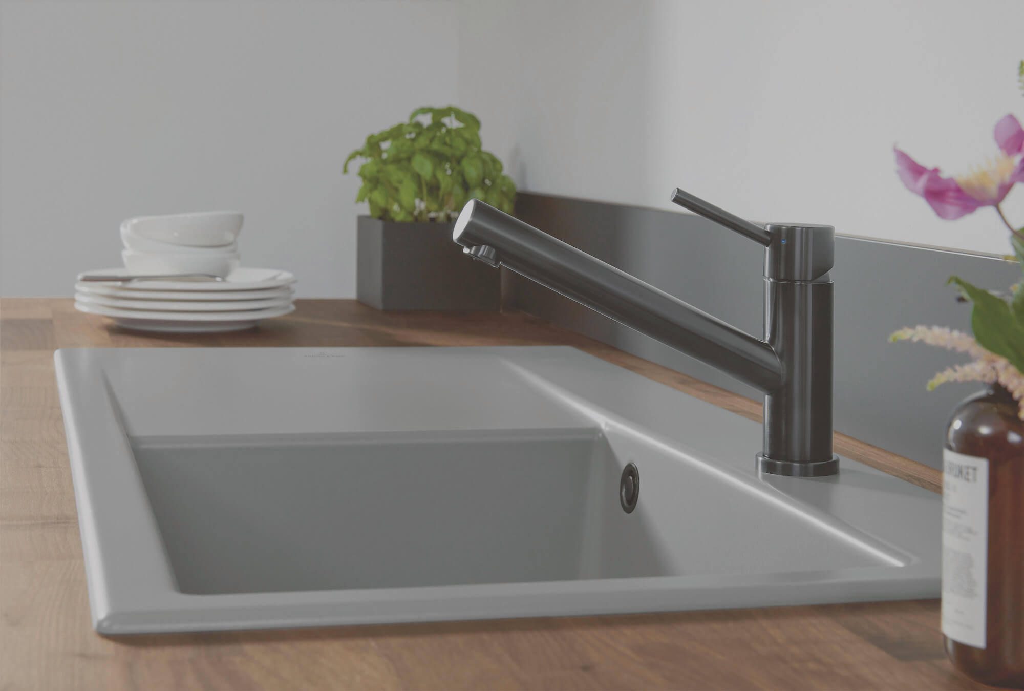 Villeroy & Boch Armatur und Spüle grau schwarz