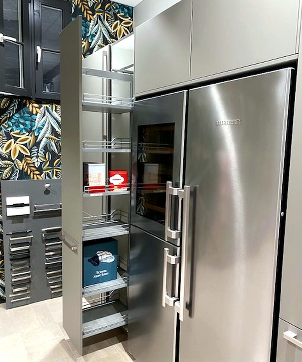 Alternative view of Nobilia Easytouch großer Küchenschrank